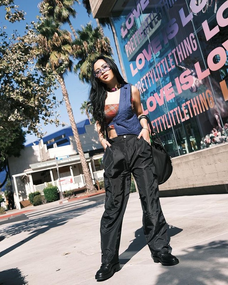 Deretan Outfit Rachel Vennya Saat Liburan di Amerika yang Tuai Pujian Rachel Vennya sedang berada di Amerika Serikat, gaya outfitnya pun kerap tuai pujian. Yuk kita intip penampilannya!
