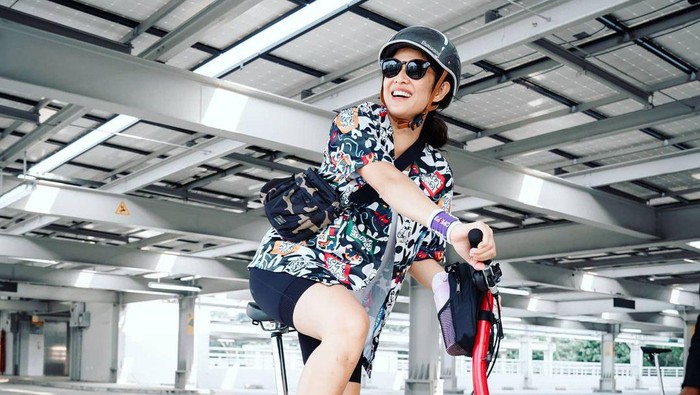 Sebelum Harga Brompton Hancur-hancuran, 5 Artis Perempuan Ini Diketahui Punya Sepeda Tersebut