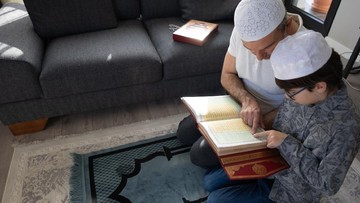 SANTRI SEDANG MENGHAFAL?
