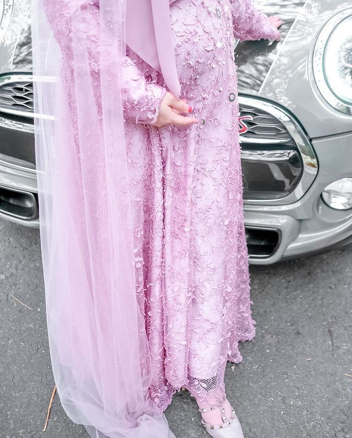 Wardah Maulina sedang hamil tujuh bulan&comma; ia pun kerap berfoto sambil memamerkan baby bumpnya&period; Yuk intip&excl;