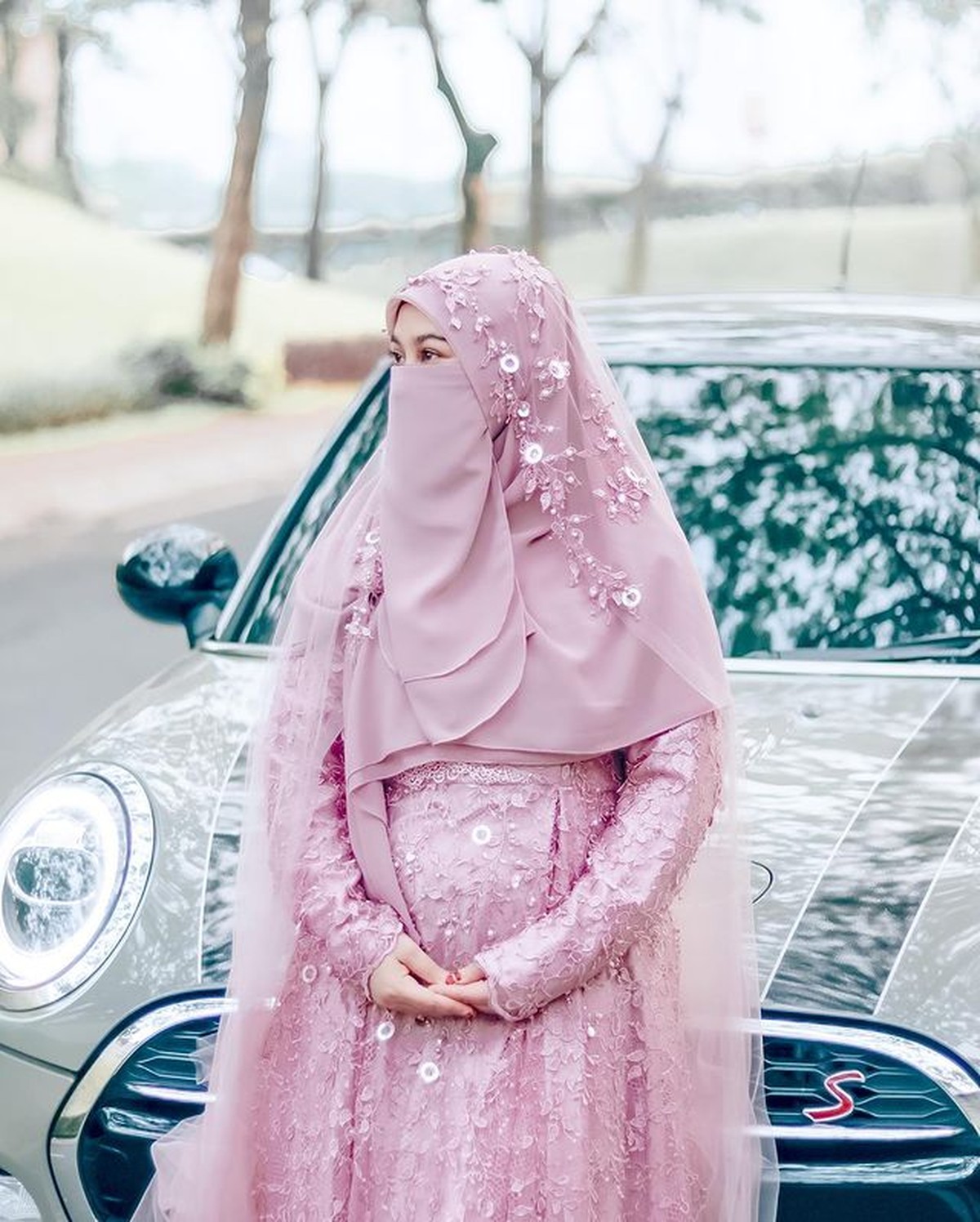 Wardah Maulina sedang hamil tujuh bulan&comma; ia pun kerap berfoto sambil memamerkan baby bumpnya&period; Yuk intip&excl;