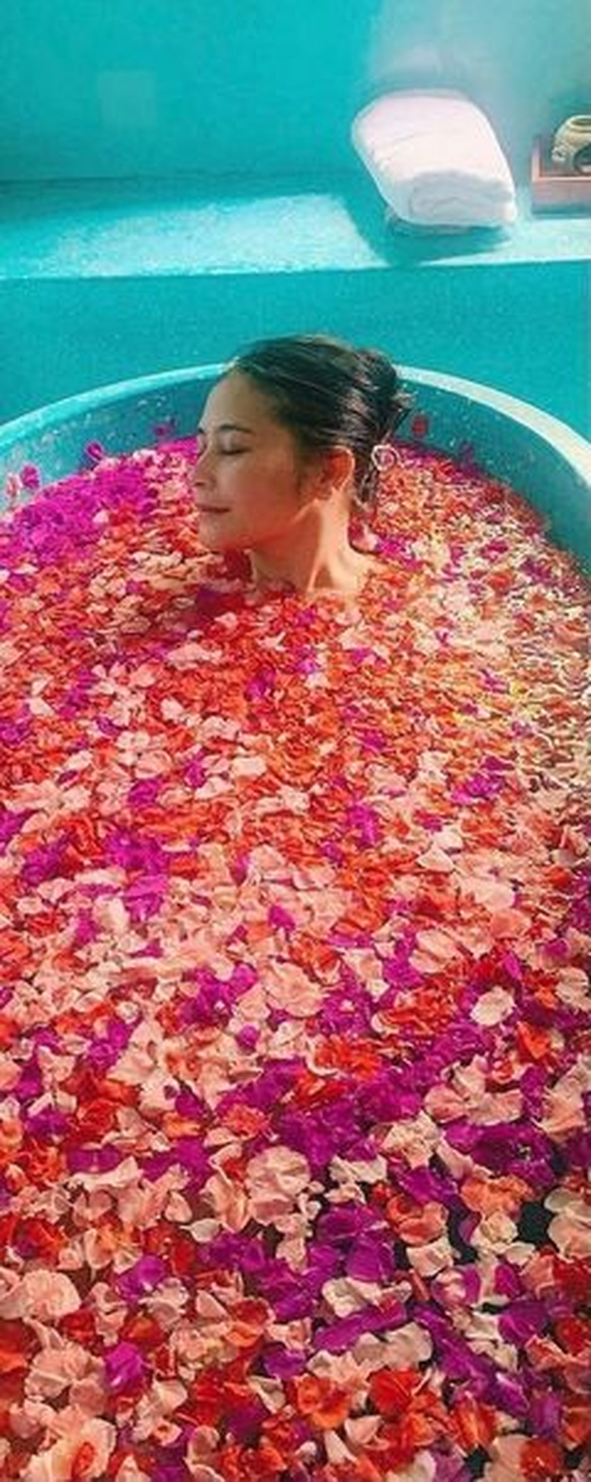 Prilly Latuconsina tengah berada di Bali untuk liburan menikmati waktu me time nya&period; Yuk kita intip kegiatan serunya&excl;