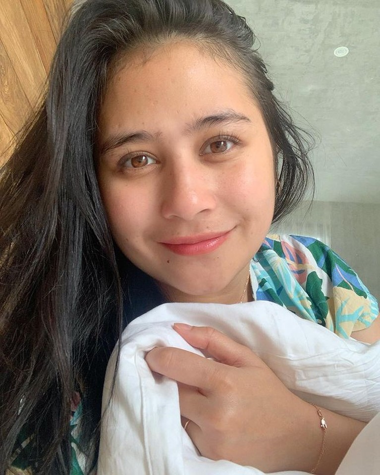 Intip Kegiatan Seru Me Time Ala Prilly Latuconsina di Bali Prilly Latuconsina tengah berada di Bali untuk liburan menikmati waktu me time nya. Yuk kita intip kegiatan serunya!