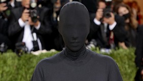 Kanye West, Penyemangat Kim K Tampil Tanpa Wajah di Met Gala