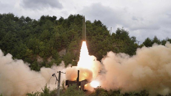 Amerika Serikat mengecam dugaan peluncuran rudal balistik Korea Utara hari ini, Rabu (5/1).