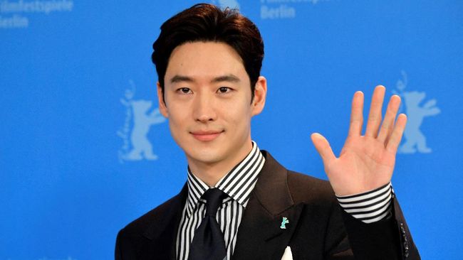 Bintang Taxi Driver Lee Je-hoon akan fan meeting di Jakarta, Indonesia 19 Maret. Tiket presale dijual hari ini (18/2) mulai Rp500 ribu.