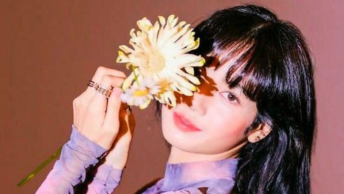 Rahasia Skincare Wajah Mulus Lisa BLACKPINK, Ternyata Gampang Banget Diikuti Rahasia Skincare Wajah Mulus Lisa BLACKPINK, Ternyata Gampang Banget Diikuti