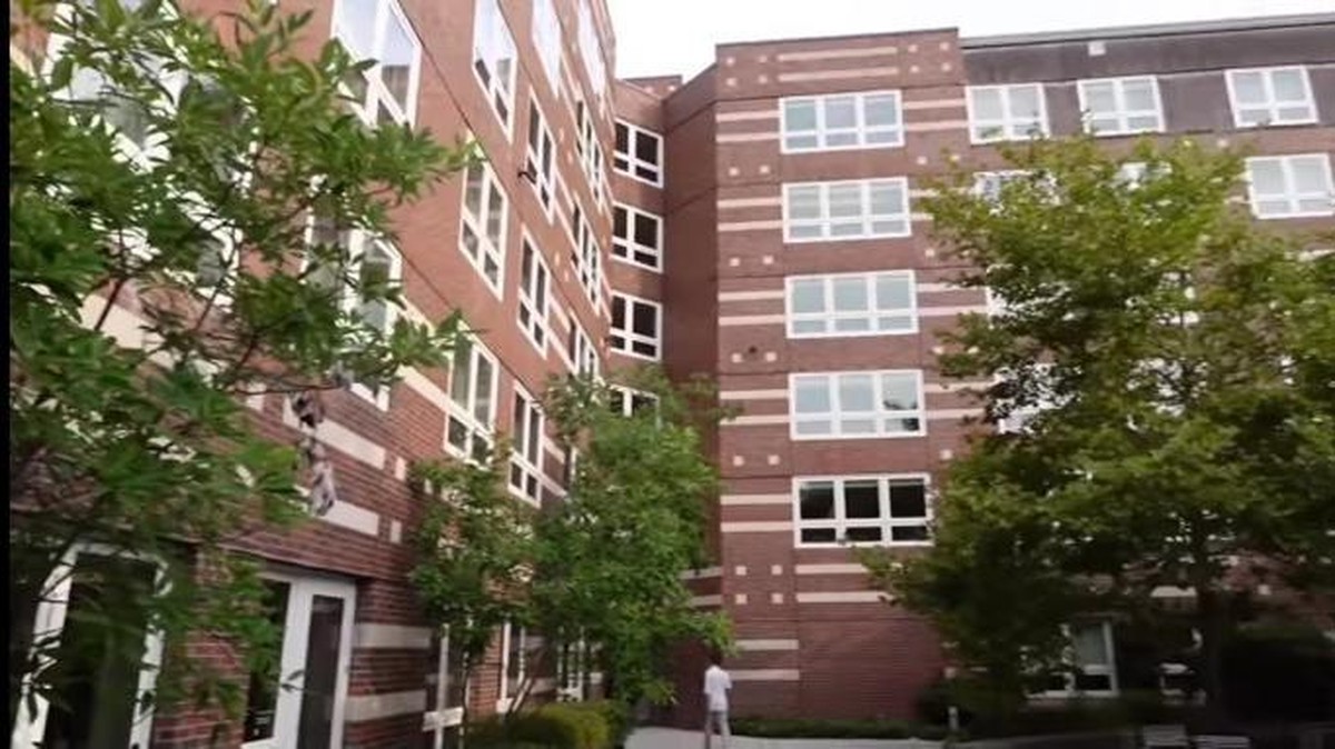 Jordi Onsu memperlihatkan asrama yang akan ia tinggali selama menempuh pendidikan di Harvard&period; Yuk kita intip&excl;