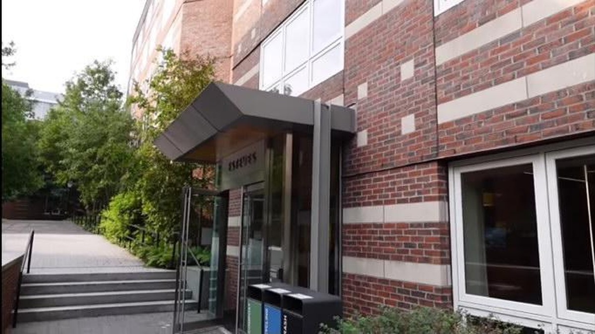 Jordi Onsu memperlihatkan asrama yang akan ia tinggali selama menempuh pendidikan di Harvard&period; Yuk kita intip&excl;