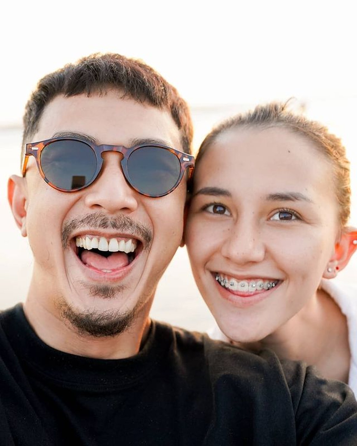 Dahlia Poland sangat menikmati perannya sebagai ibu tiga anak dari sang suami Fandy Christian&period; Yuk intip potretnya saat momong anak&excl;