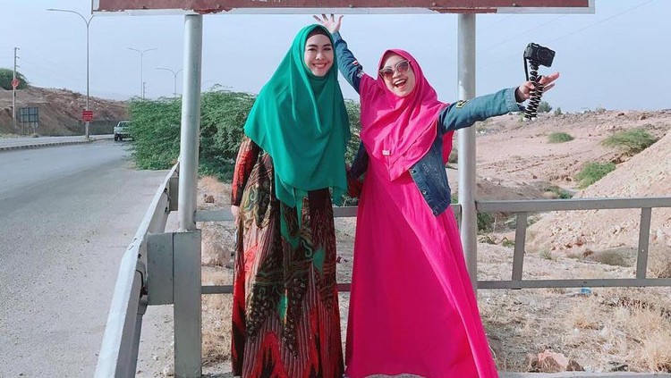 Ria Ricis dan Oki Setiana Dewi