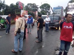 Mencekam! Sekelompok Ormas Serang Markas Penagih Utang di Sukabumi