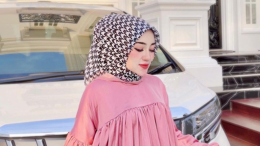 Shella Saukia Shella Saukia