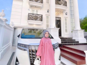 Wanita Ini Dulu Tinggal di Rumah Bantuan Tsunami, Kini Pamer Hidup Mewah