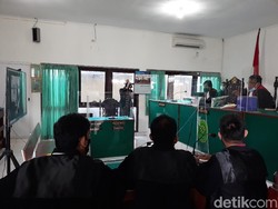 Sidang Nani Takjil Sianida: Terdakwa Hadir Online, Saksi-saksi Offline