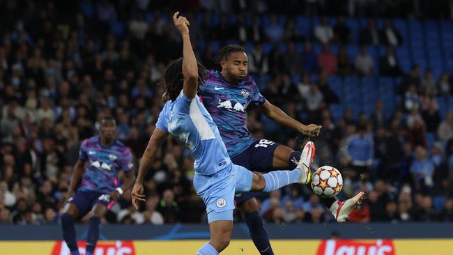 Ajak Suporter Man City ke Stadion, Guardiola Diejek Fan Rival Pep Guardiola diejek fan rival setelah meminta suporter Manchester City memenuhi Etihad pada laga Liga Inggris melawan Southampton.