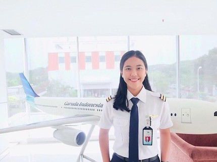 7 Potret Tania Widjaya, Pilot Cantik Garuda yang Jadi CEO di Usia Muda