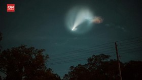 VIDEO: Roket Misi Sipil SpaceX Terangi Langit Florida