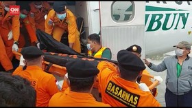 VIDEO: Jenazah dan Black Box Pesawat Rimbun Air Dievakuasi