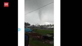 VIDEO: Momen Puluhan Rumah Rusak Dihantam Angin Kencang