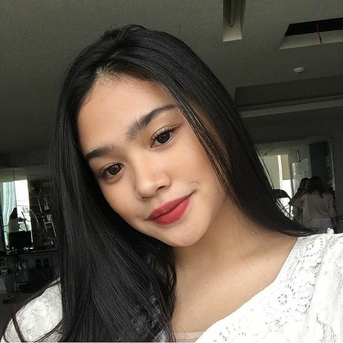 Mulan Jameela memiliki putri sulung yang cantik dan memesona namun jarang tersorot&period; Yuk intip potret Tiara&excl;