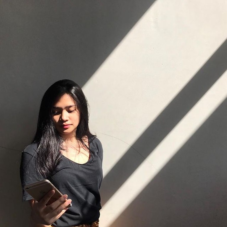 Mulan Jameela memiliki putri sulung yang cantik dan memesona namun jarang tersorot. Yuk intip potret Tiara!
