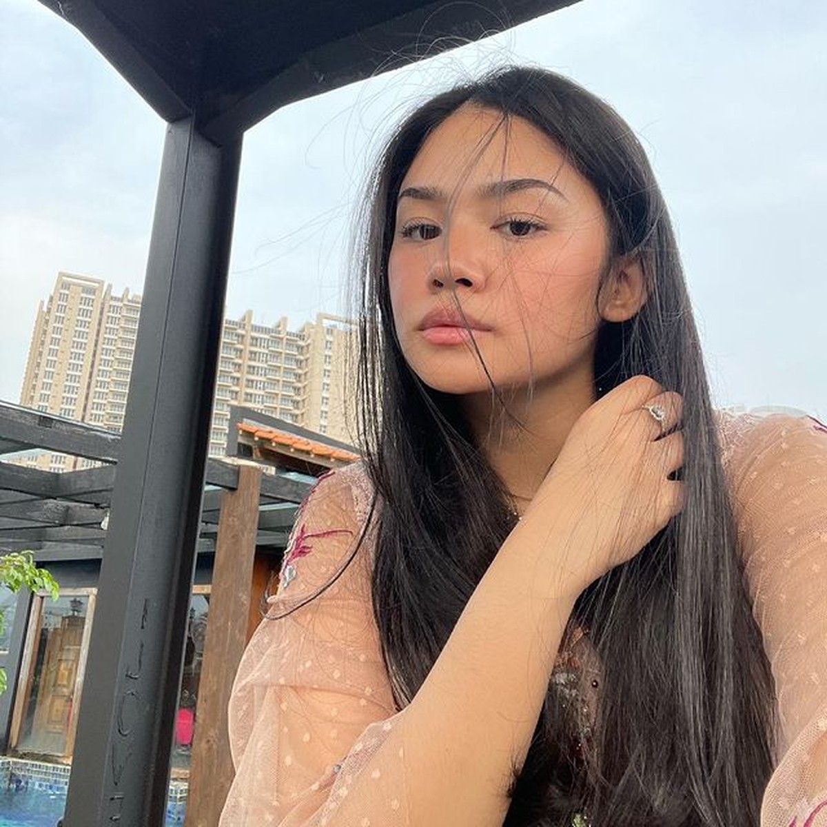 Mulan Jameela memiliki putri sulung yang cantik dan memesona namun jarang tersorot&period; Yuk intip potret Tiara&excl;