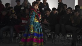 FOTO: Busana Attire Wanita Afghanistan yang Dilarang Taliban