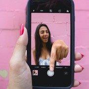 Kelebihan 3 Zodiak Ini Bikin Mereka Sukses Jadi Influencer, Nggak Kaleng-kaleng!