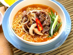 7 Bahan Ini Bisa Bikin Mie Instan Rasanya Kekinian dan Mewah
