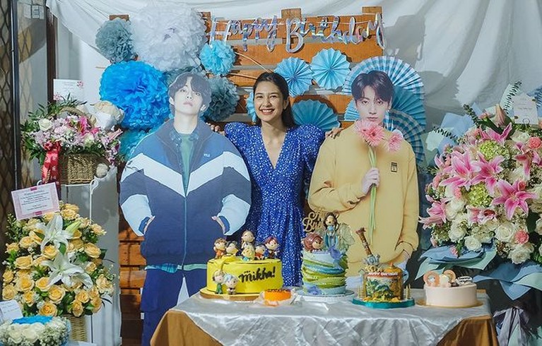 Ada Taehyung & Jungkook BTS di Momen Ultah Mikha Tambayong yang ke-27 Mikha Tambayong baru saja merayakan ulang tahunnya yang ke 27 pada (15/9). Yuk intip momen perayaannya!