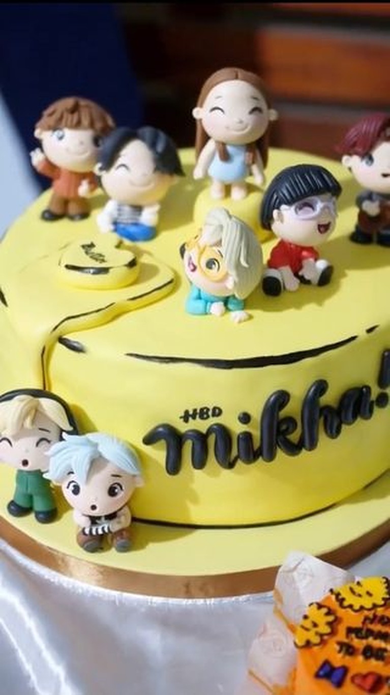 Ada Taehyung & Jungkook BTS di Momen Ultah Mikha Tambayong yang ke-27 Mikha Tambayong baru saja merayakan ulang tahunnya yang ke 27 pada (15/9). Yuk intip momen perayaannya!