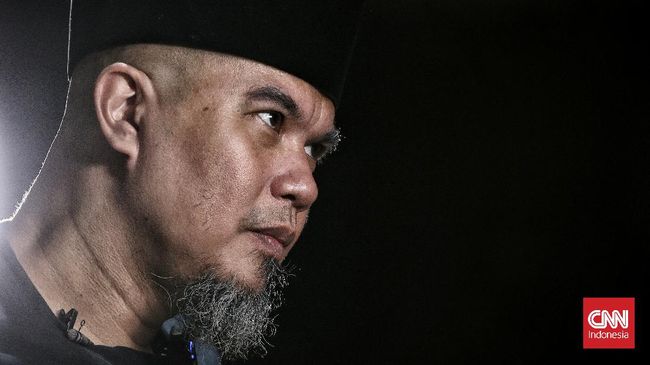 Beberapa seleb mencalonkan hingga diusung maju ke pemilihan kepala daerah sejumlah wilayah di Indonesia.