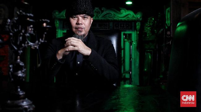 Meski melarang Once Mekel membawakan lagu Dewa 19, Ahmad Dhani masih mengizinkan mantan vokalis Dewa itu menyanyikan lagunya yang lain.
