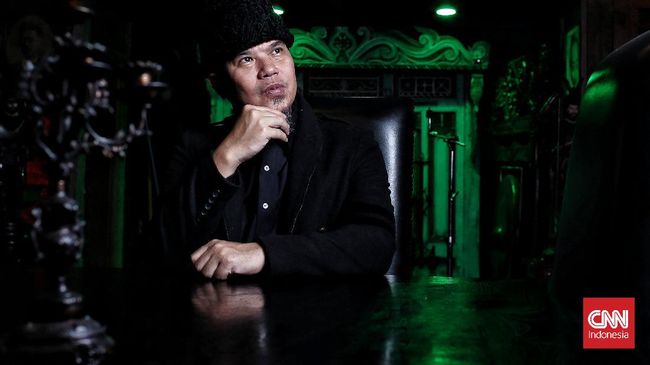 Ahmad Dhani menyinggung masa berlaku larangan bagi Once menyanyikan lagu-lagu Dewa 19 imbas konser band tersebut hingga Desember 2023.