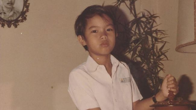 Kenangan Masa Kecil Dhani Ditimang Sang Mama Ibu dipilih Dhani sebagai sosok penting dalam perjalanan karier musiknya, bahkan ia menyebut Dewa 19 berutang budi pada ibunya.