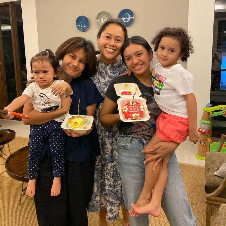 <p>Tak seperti remaja lain, Alleia diketahui jarang aktif di media sosial. Tak banyak yang tahu soal aktivitas anak Ariel NOAH ini. (Foto: Instagram @aliylatief)<br /><br /><br /></p>