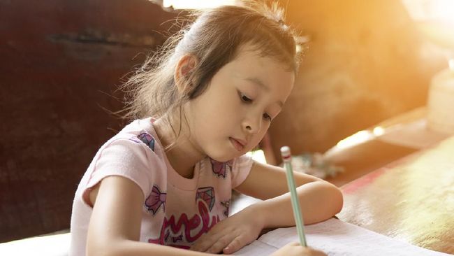 10 Ciri Anak Perfeksionis yang Diam-diam Merasa Tertekan Menurut Psikolog