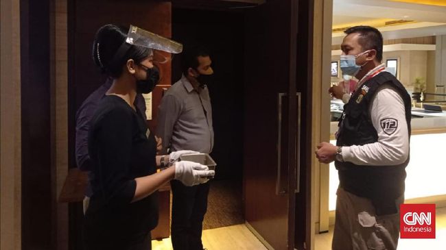 Sejumlah bioskop di Surabaya buka lagi. Satgas Covid-19 Surabaya meminta pengelola membentuk satgas mandiri untuk mengawaasi dan menindak tegas penonton bandel.