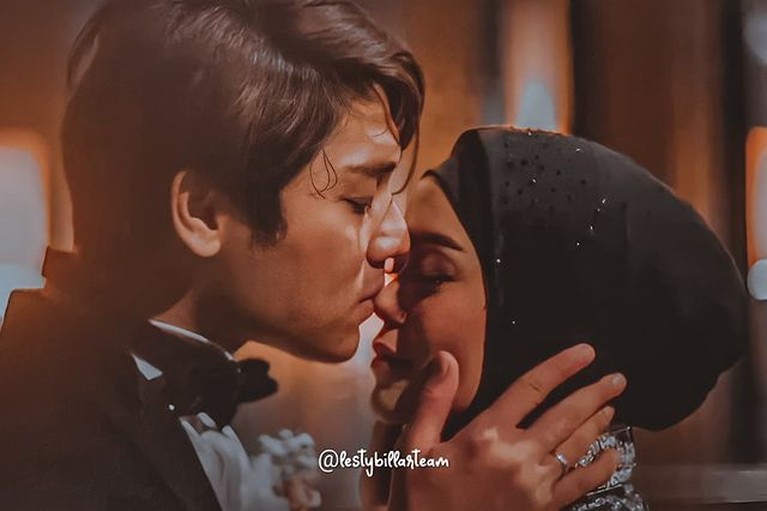Setelah resmi menikah Lesti Kejora dan Rizky Billar memamerkan foto-foto kemesraan mereka yang jadi sorotan. Yuk intip!