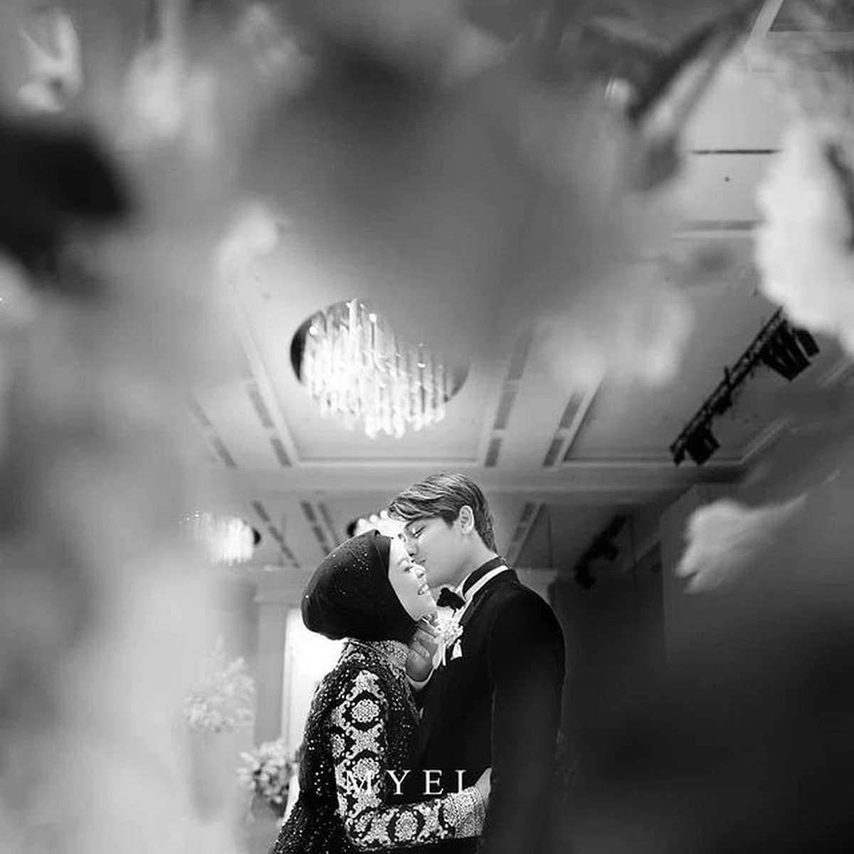 Setelah resmi menikah Lesti Kejora dan Rizky Billar memamerkan foto-foto kemesraan mereka yang jadi sorotan&period; Yuk intip&excl;