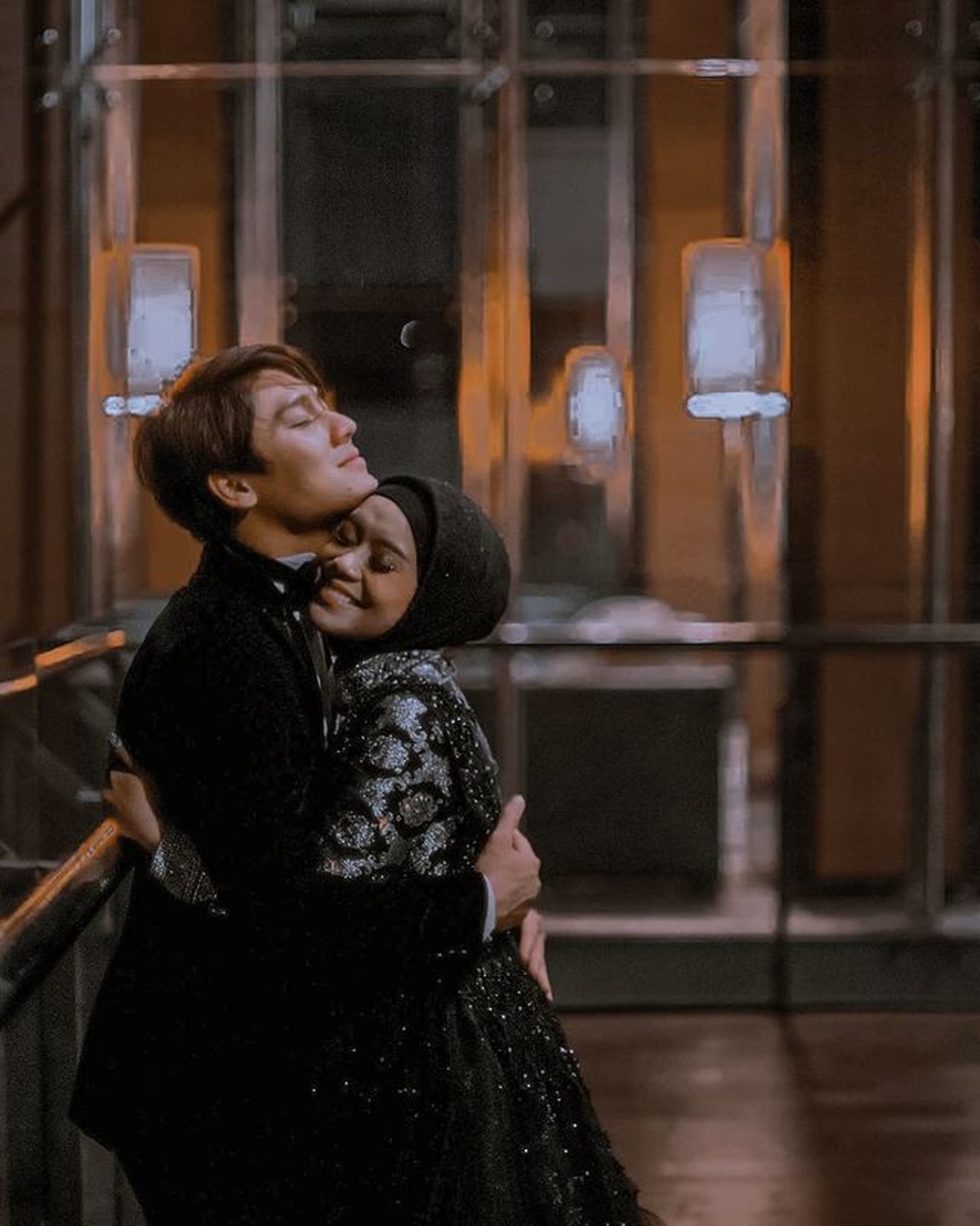 Setelah resmi menikah Lesti Kejora dan Rizky Billar memamerkan foto-foto kemesraan mereka yang jadi sorotan&period; Yuk intip&excl;