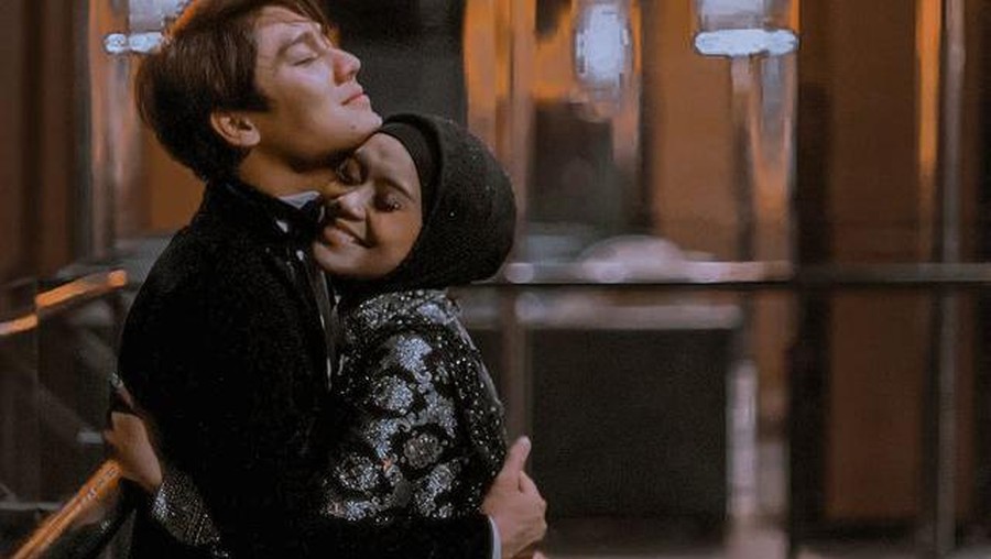 Deretan Foto-foto Mesra Lesti Kejora & Rizky Billar yang Jadi Sorotan Setelah resmi menikah Lesti Kejora dan Rizky Billar memamerkan foto-foto kemesraan mereka yang jadi sorotan. Yuk intip!