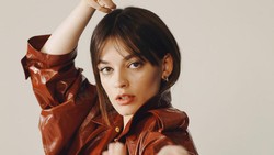 Emma Mackey Jadi Pilihan Utama Perankan The White Witch di Film Narnia Baru