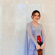 Ide Tampil Stylish dengan Kebaya Kondangan ala Ayu Ting Ting! Dari yang Klasik Mewah Sampai Modern