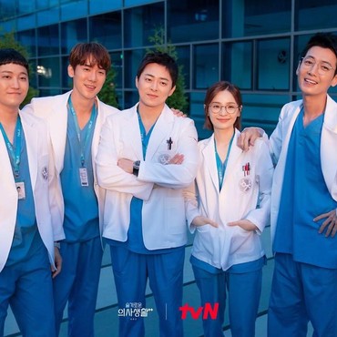 Bukan Cuma Fans, Bintang 'Hospital Playlist' Berharap Ada Musim Ketiga
