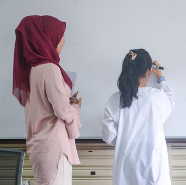 Lowongan Kerja untuk Guru Gaji Rp1 M, Satu Kelas Hanya 4 Murid
