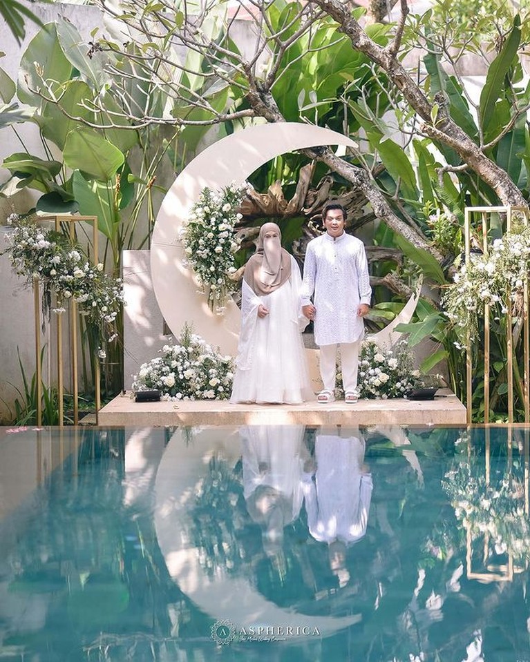 Wardah Maulina istri Natta Reza sedang hamil 7 bulan. Mereka menggelar tasyakuran dan umumkan jenis kelamin calon anak. Yuk intip!