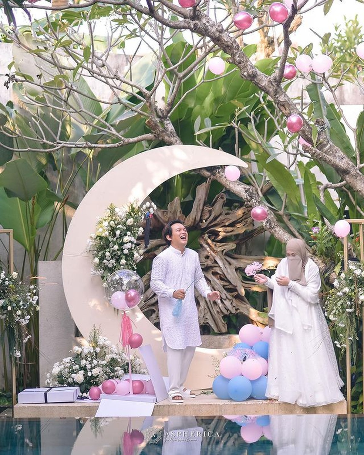 Wardah Maulina istri Natta Reza sedang hamil 7 bulan&period; Mereka menggelar tasyakuran dan umumkan jenis kelamin calon anak&period; Yuk intip&excl;