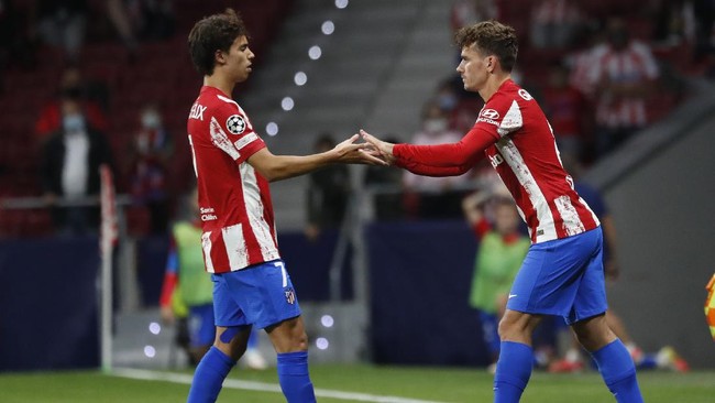 Joao Felix cekcok dengan suporter Atletico Madrid setelah diminta untuk mencederai rekan setimnya, Antoine Griezmann.